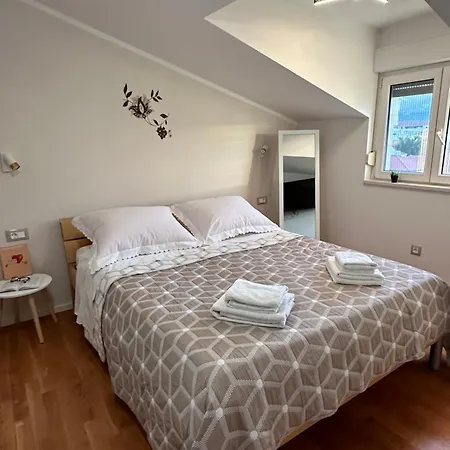 Bee House - Brand New 100 M From Sea * Kaštela