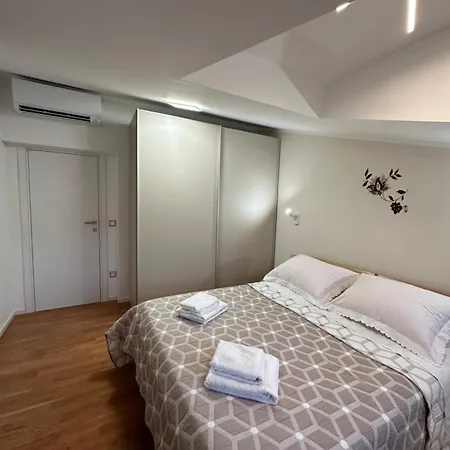 Bee House - Brand New 100 M From Sea * Kaštela