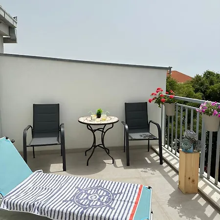 Bee House - Brand New 100 M From Sea Apartament