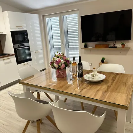 Apartament Bee House - Brand New 100 M From Sea Kaštela